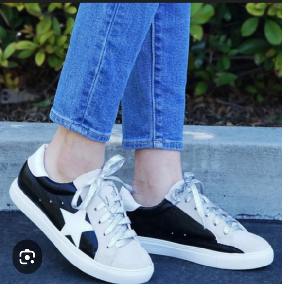 White Raven Shoes - Stylish Black and White Women's Sneakers